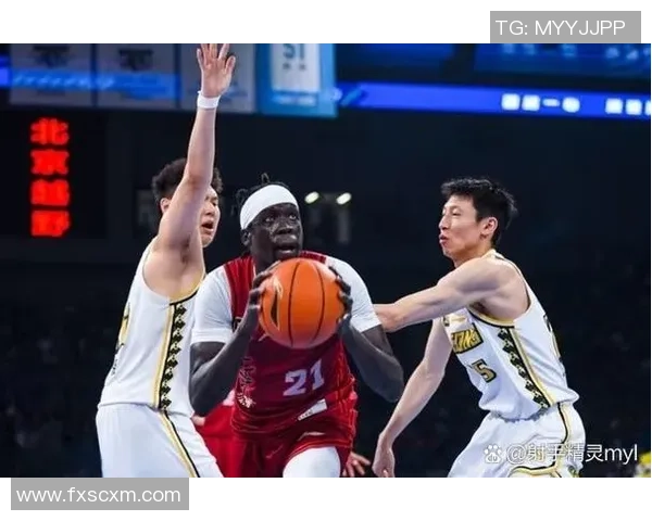 上海篮球队区域防守解析:战术深度与执行力的完美结合 上海篮球队区域防守解析:战术深度与执行力的完美结合