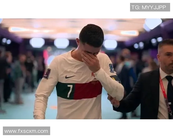 足球明星泪洒赛场瞬间展现脆弱与坚韧的真实情感