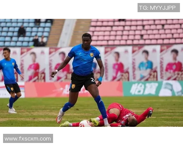 足球明星进球瞬间的精彩瞬间与激情四溢的庆祝场面分析