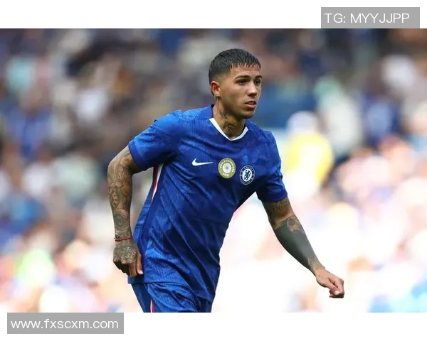 足球明星最新动态揭秘：转会传闻与赛季表现引发球迷热议