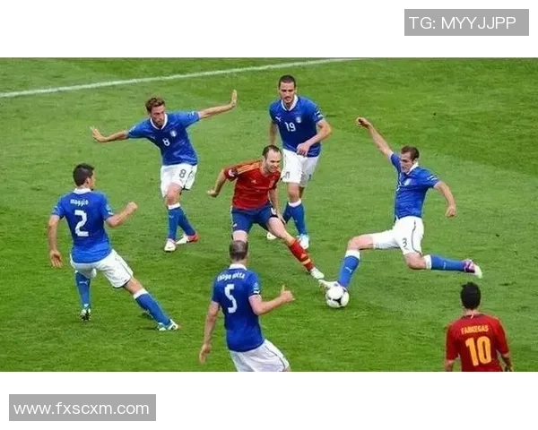 足球明星踢球失误意外打碎玻璃引发的趣味故事与意外反响 足球明星踢球失误意外打碎玻璃引发的趣味故事与意外反响